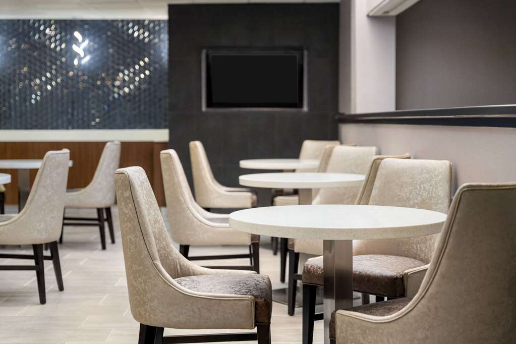 La Quinta Inn & Suites by Wyndham Round Rock North - photo 38