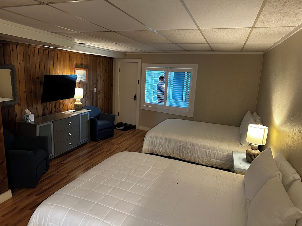 Vineyard Harbor Motel Private Beach - photo 223