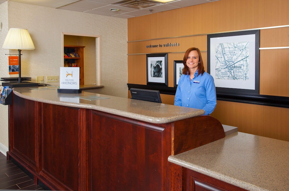 Hampton Inn & Suites Valdosta Conference Center - photo 4