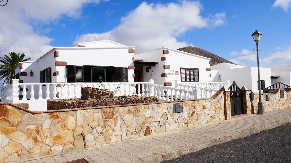 Villa Aradri — 4-Star Luxury Hotel in Tinajo, Spain