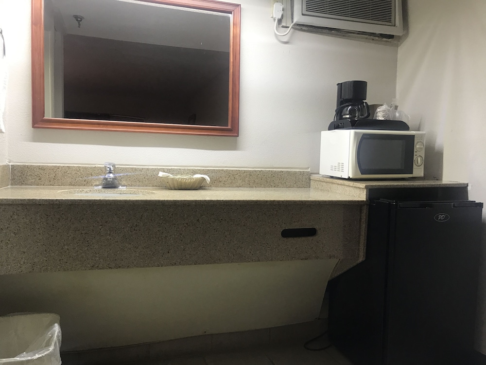 Bear Mount Inn & Suites - photo 22