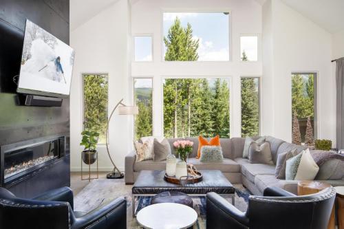 Gray Owl Retreat in Big Sky, United States