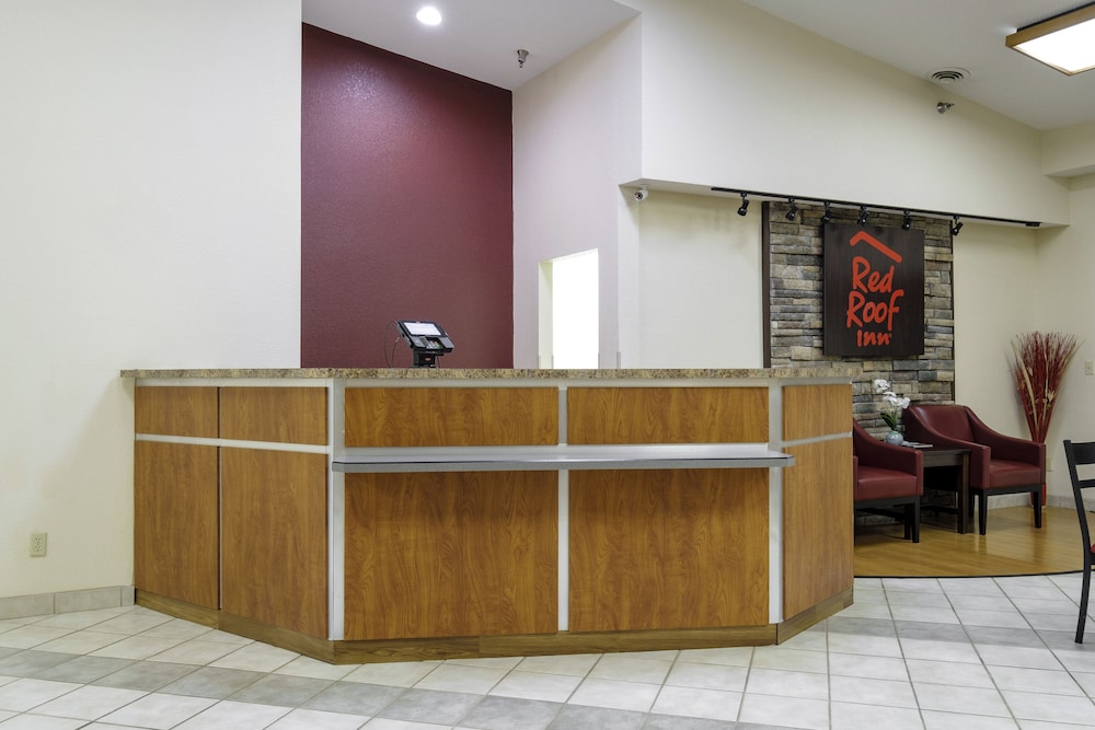 Red Roof Inn Holton - photo 3