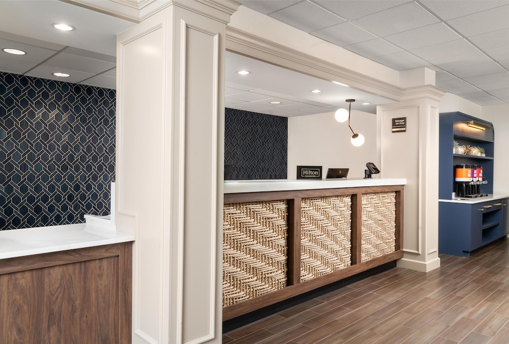 Hampton Inn & Suites Newport Middletown - photo 8