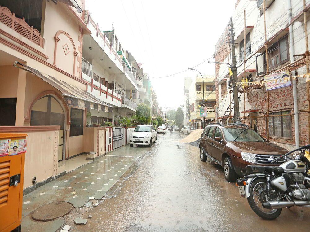 Oyo 9603 Sector 17 - last minute hotel in Gurgaon