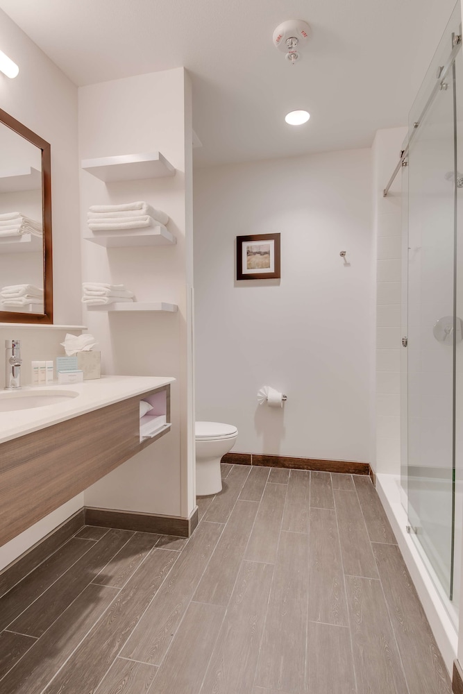 Hampton Inn & Suites Los Angeles Glendale - photo 39