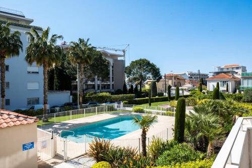 Apartment with pool 5min walk from beaches — 4-Star Luxury Hotel in Cannes, France