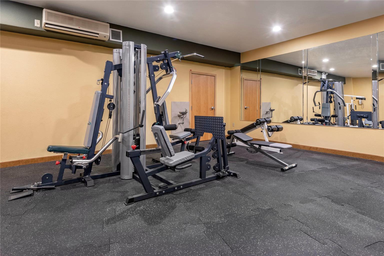 Mountain Edge Suites at Sunapee an Ascend Collection Hotel - photo 33