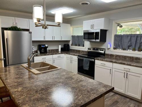 Close to Memphis NOT IN Memphis Full Kitchen — hotel in Southaven