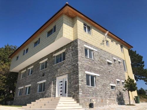Shkreli Resort Qafeshtame - carbon neutral hotel in Kruje
