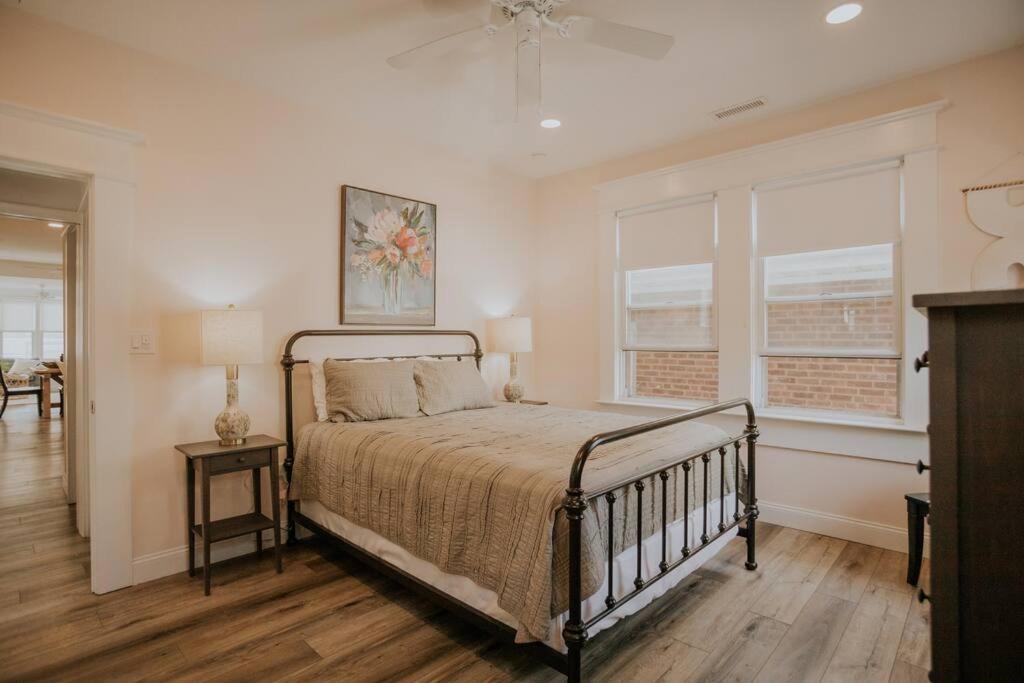 Coastal Elegance Close to Beach & Downtown in Ventnor City, United States