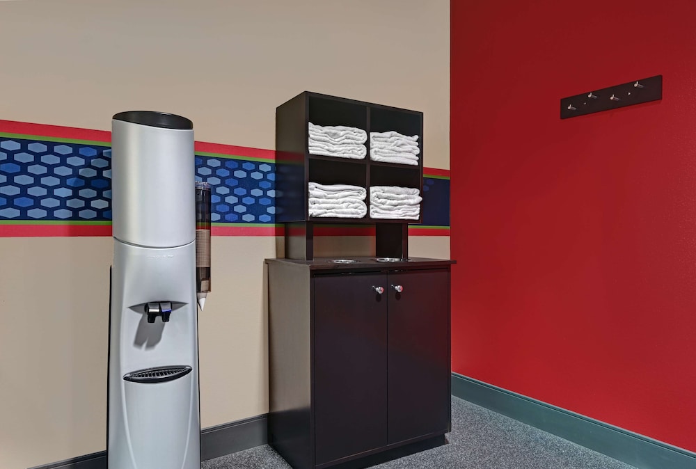 Hampton Inn Farmington - photo 30