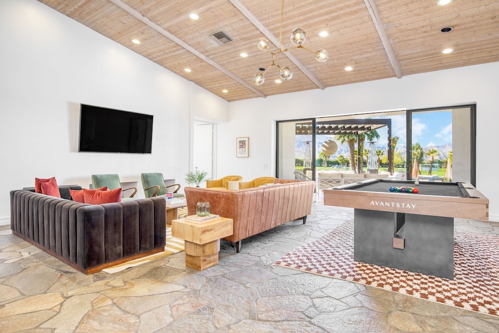 Buena Vista by Avantstay Massive Outdoor Oasis w Pool Spa & Firepit - photo 14
