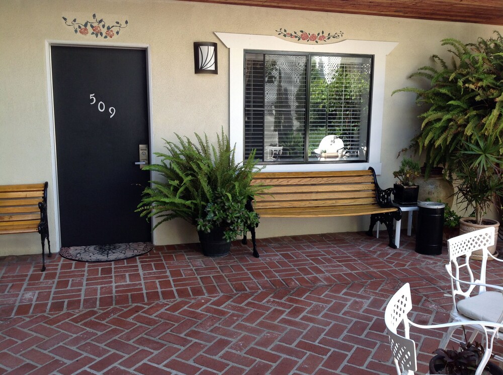Catalina Courtyard Suites - photo 26