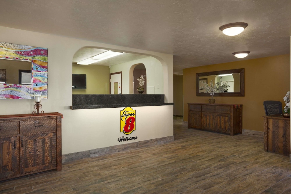 Super 8 by Wyndham Idaho Falls - photo 2