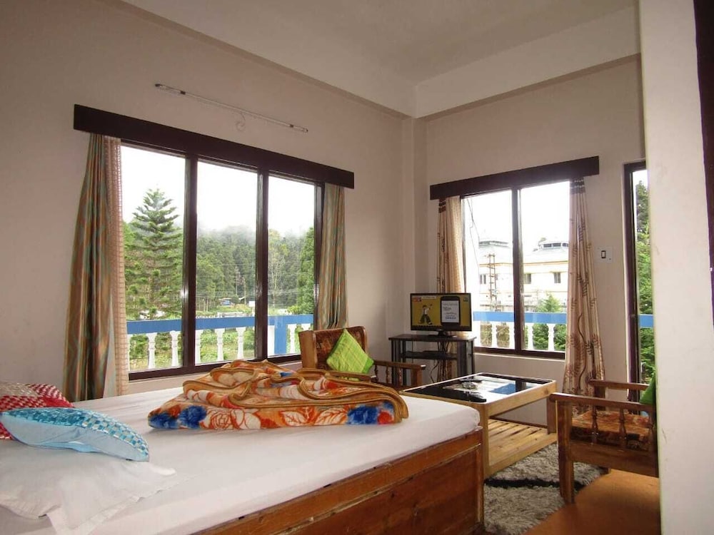 Hotel Blue Lagoon — hotel in Mirik