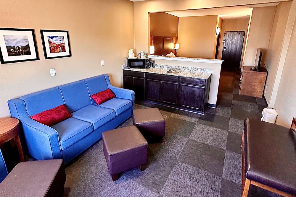 Baymont by Wyndham Phoenix North - photo 11