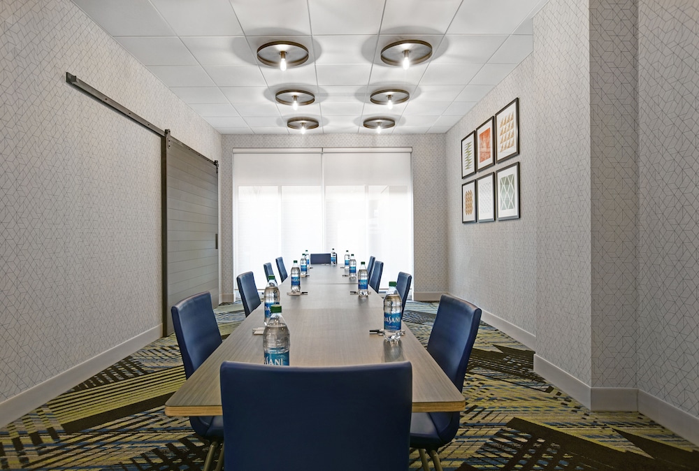 Holiday Inn Express Milwaukee Downtown by IHG - photo 43