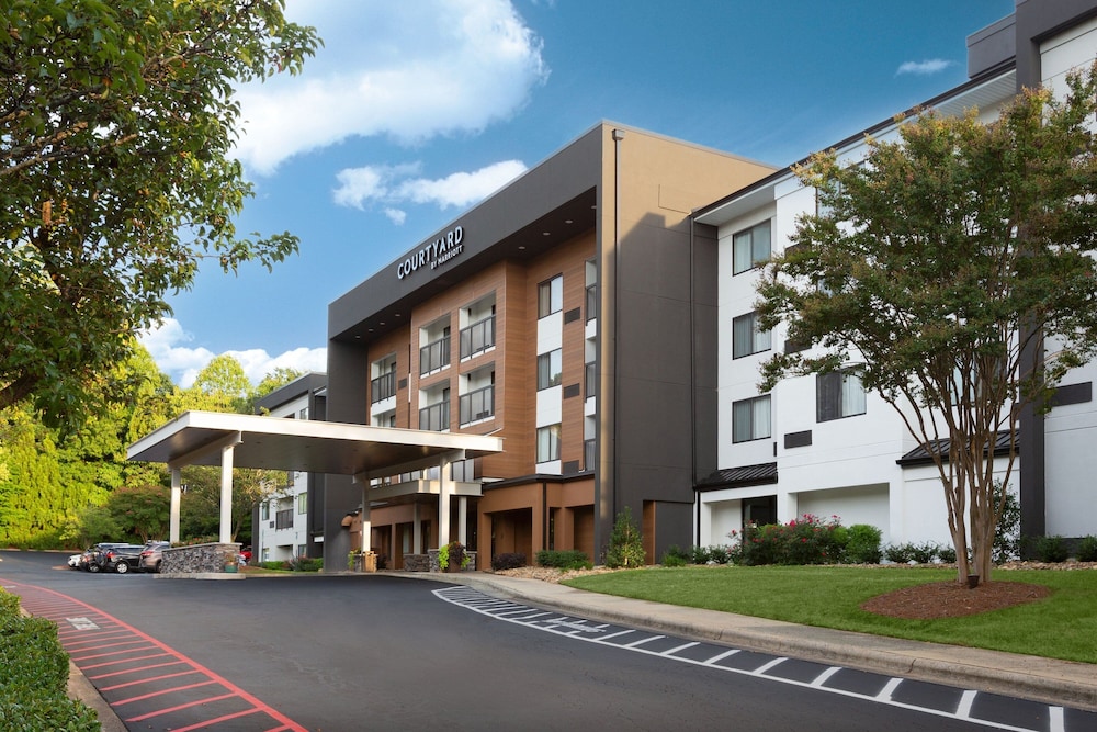 Courtyard by Marriott Winston Salem Hanes Mall — hotel in Winston-Salem