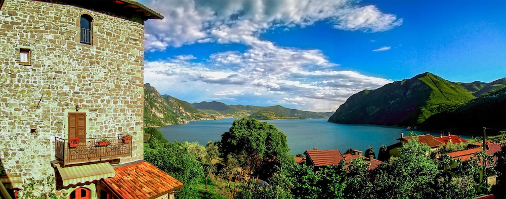 Castello di Zorzino Iseo lake — 4-Star Luxury Hotel in Riva Di Solto, Italy