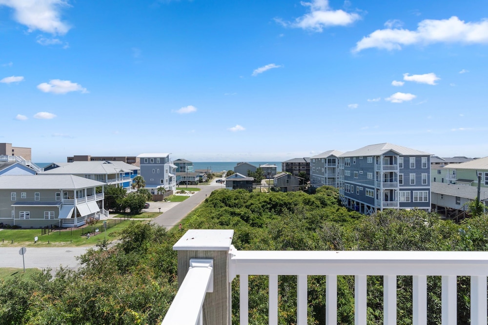 Beaches Be Crazy - last minute hotel in Carolina Beach