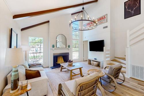 Newly Renovated 3BR and Flex Room with Treetop Views — hotel in Horton