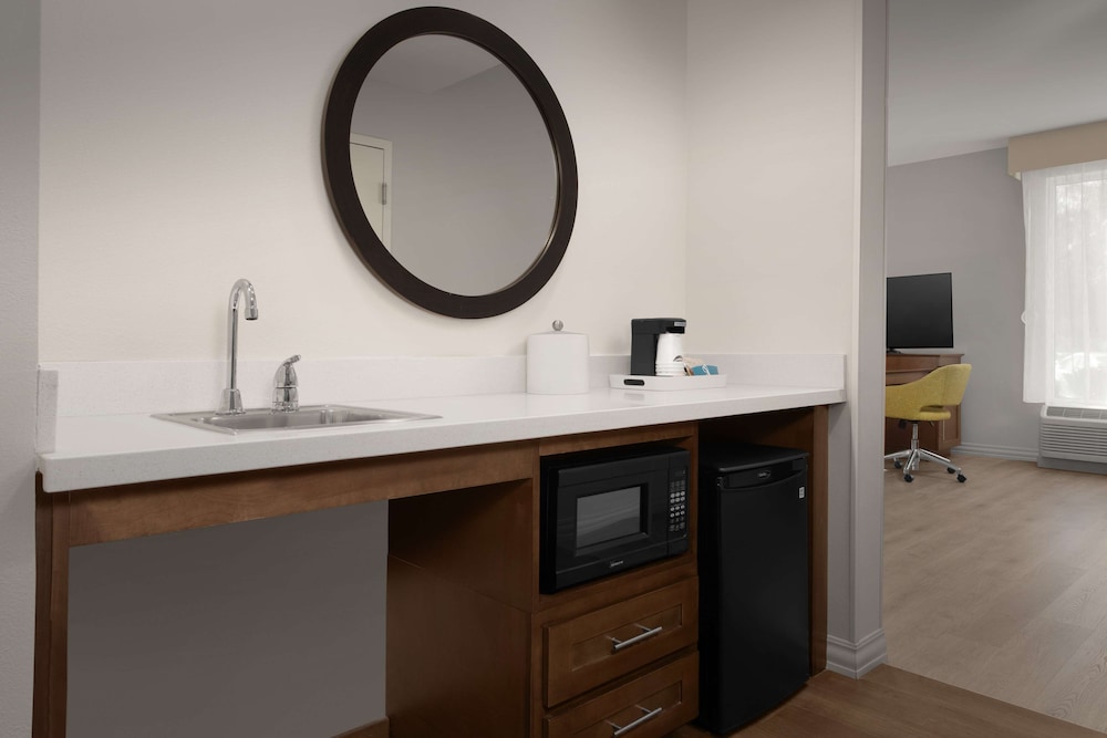 Hampton Inn & Suites Orangeburg - photo 9