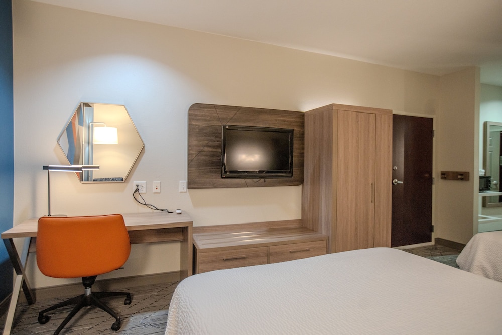 Holiday Inn Express Cleveland by IHG - photo 17