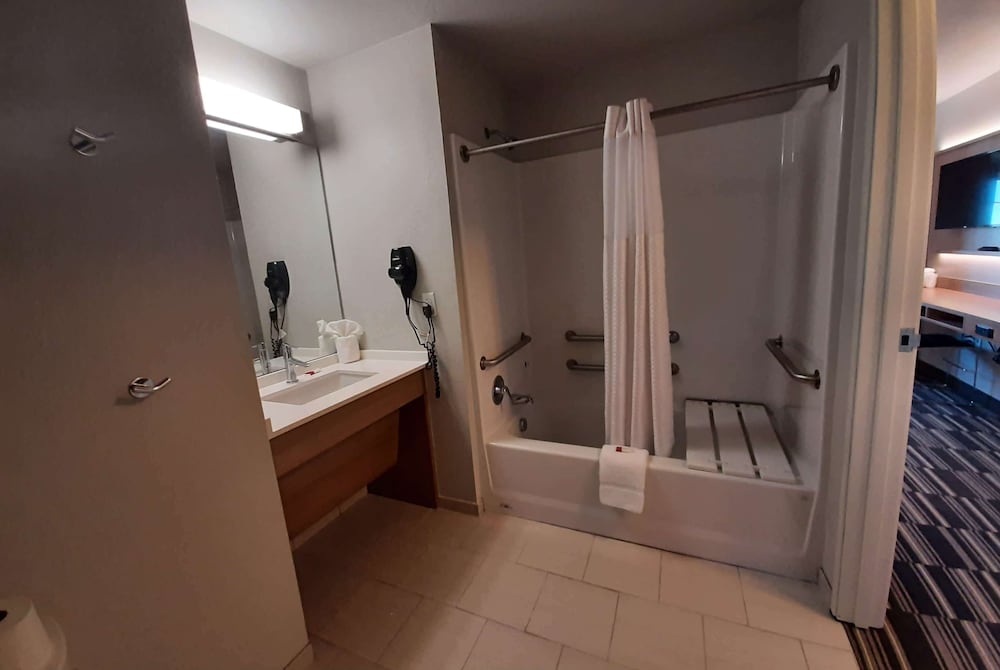 Microtel Inn & Suites by Wyndham Loveland - photo 18