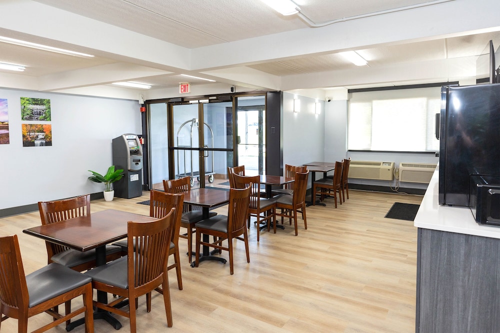 Coratel Inn & Suites by Jasper Mankato - photo 30