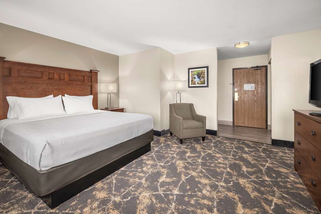 La Quinta Inn & Suites by Wyndham Grants Pass - photo 24