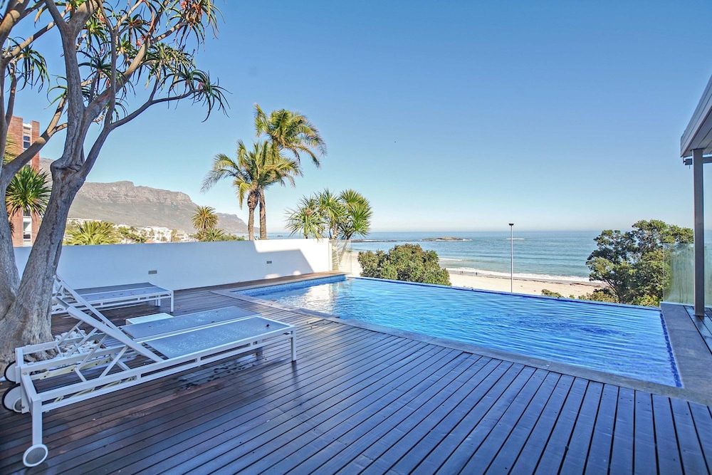 Villa Bleu Blanc in Camps Bay With Pool and Views