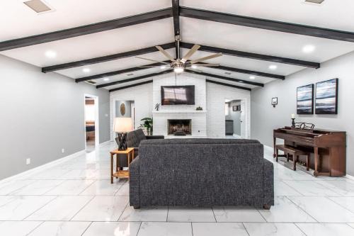 Contemporary Coastal Oasis Awaits in Corpus Christi, United States