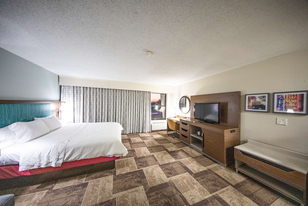 Hampton Inn Hutchinson - photo 25