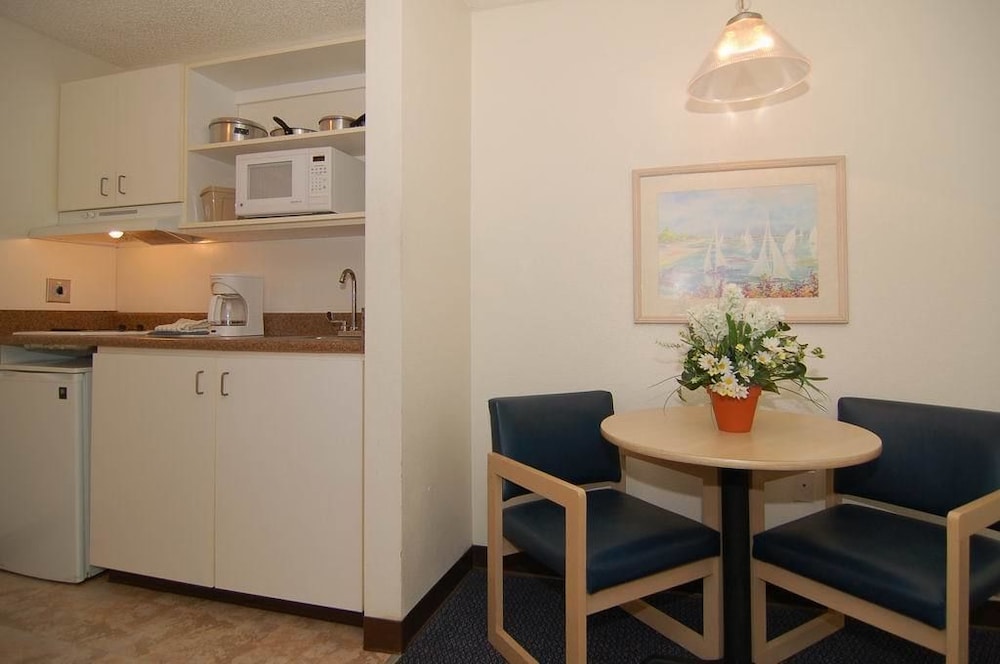 Birch Hill Suites Lakeland - photo 27
