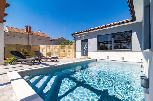 Villa Sunny Home — 4-Star Luxury Hotel in Galizana, Croatia