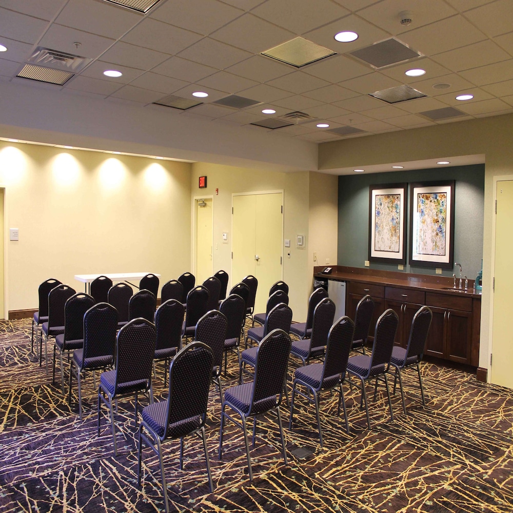 Hampton Inn & Suites Stroudsburg Pocono Mountains - photo 33