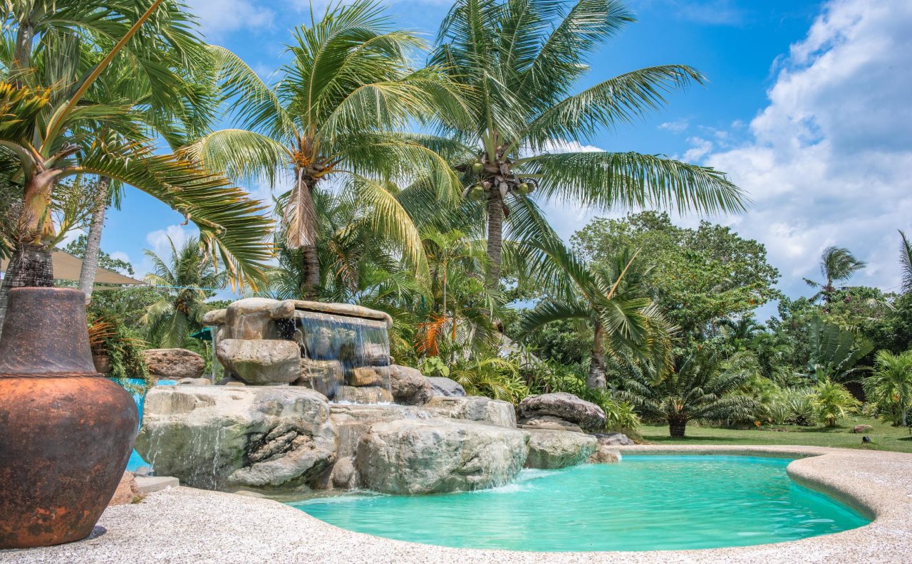 Amontillado Beach and Dive Resort — hotel in Dauin