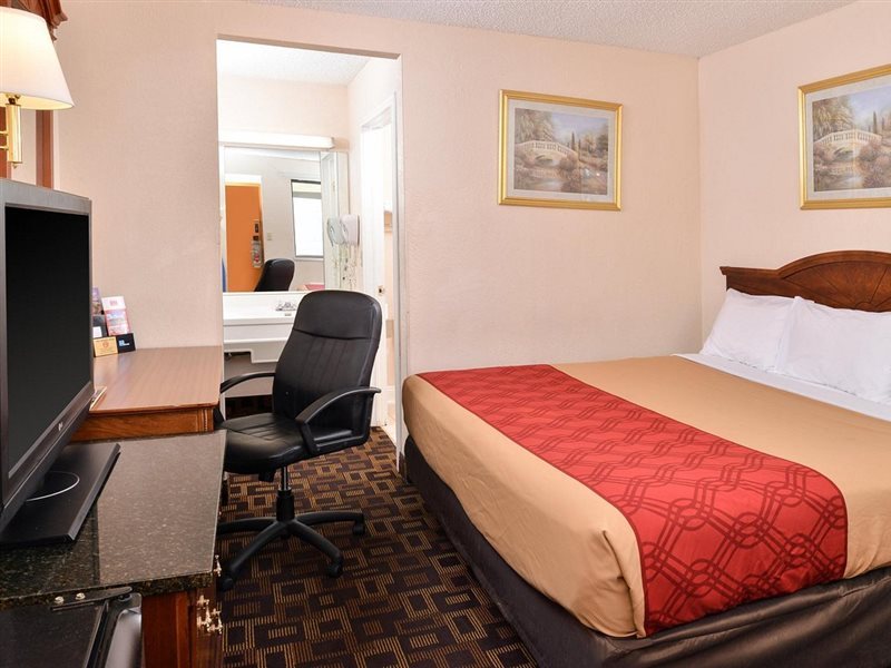 Econo Lodge Bellmawr - photo 5