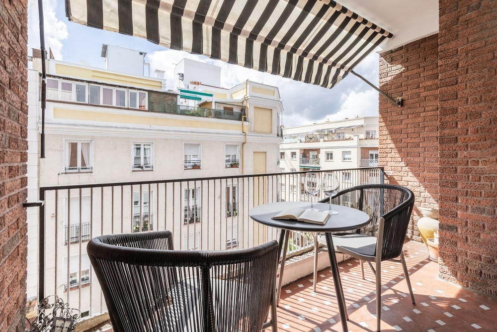 Alonso 3 Bedrooms With Terrace in Rios Rosas Madrid hotel