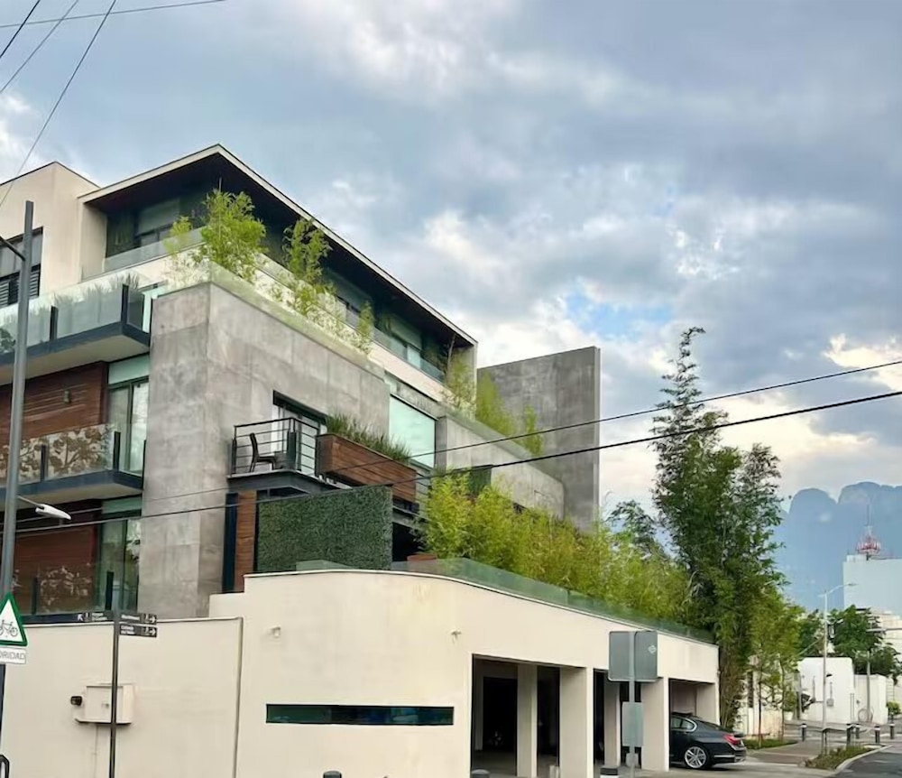 Eme Departamentos — 4-Star Luxury Hotel in San Pedro Garza Garcia, Mexico