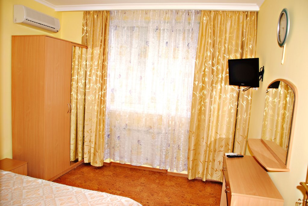 Melissa - carbon neutral hotel in Alushta