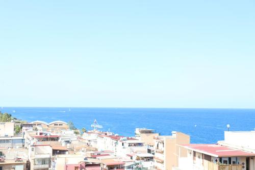 Rineddahouse Arenella Vista Mare Panoramica a Palermo Con Parcheggio Privato — 4-Star Luxury Hotel in Palermo, Italy