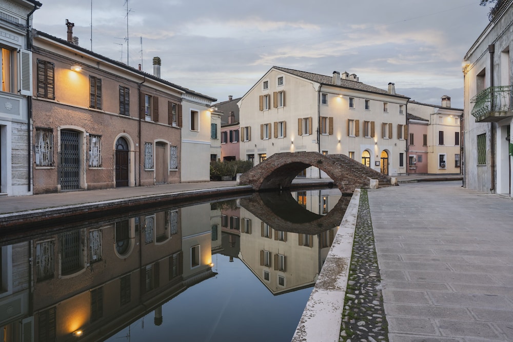 Al Ponticello Room & Breakfast — 4-Star Luxury Hotel in Comacchio, Italy