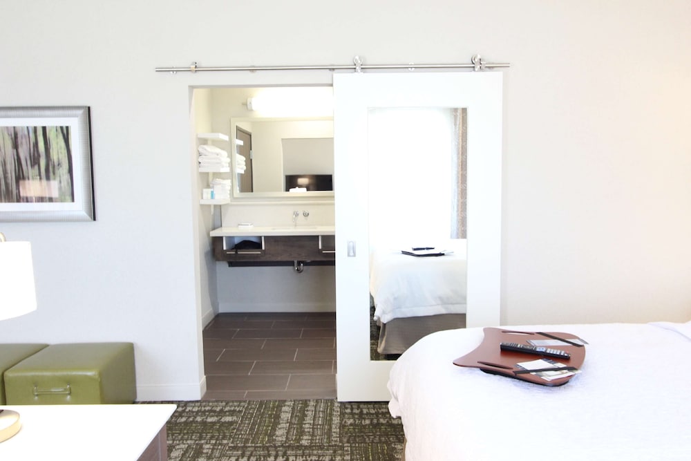 Hampton Inn & Suites Dallas Market Center - photo 15