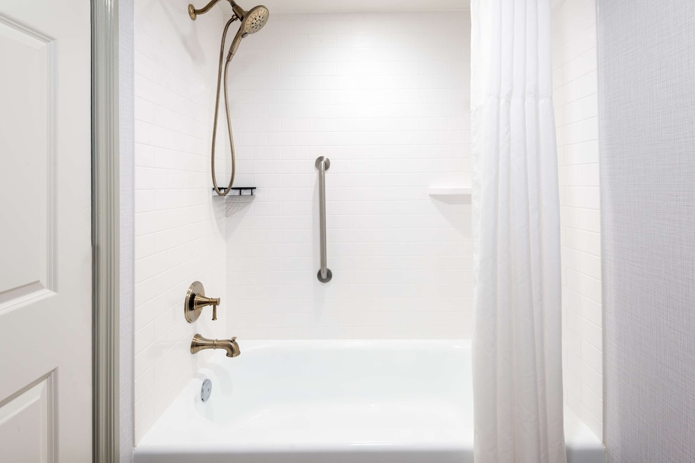Hampton Inn Buffalo Williamsville - photo 31