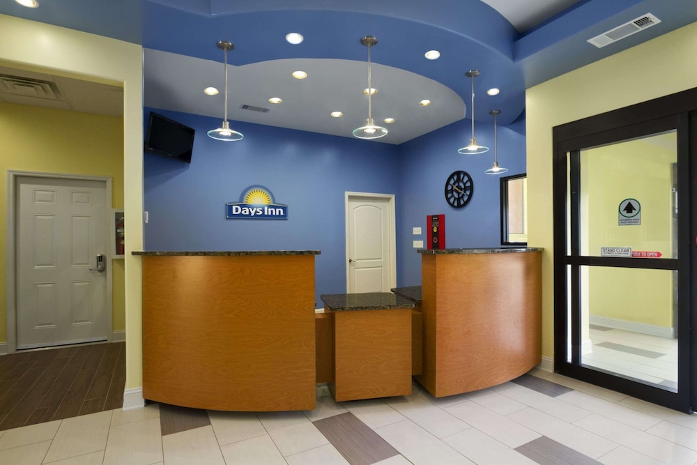 Days Inn by Wyndham Fultondale - photo 3