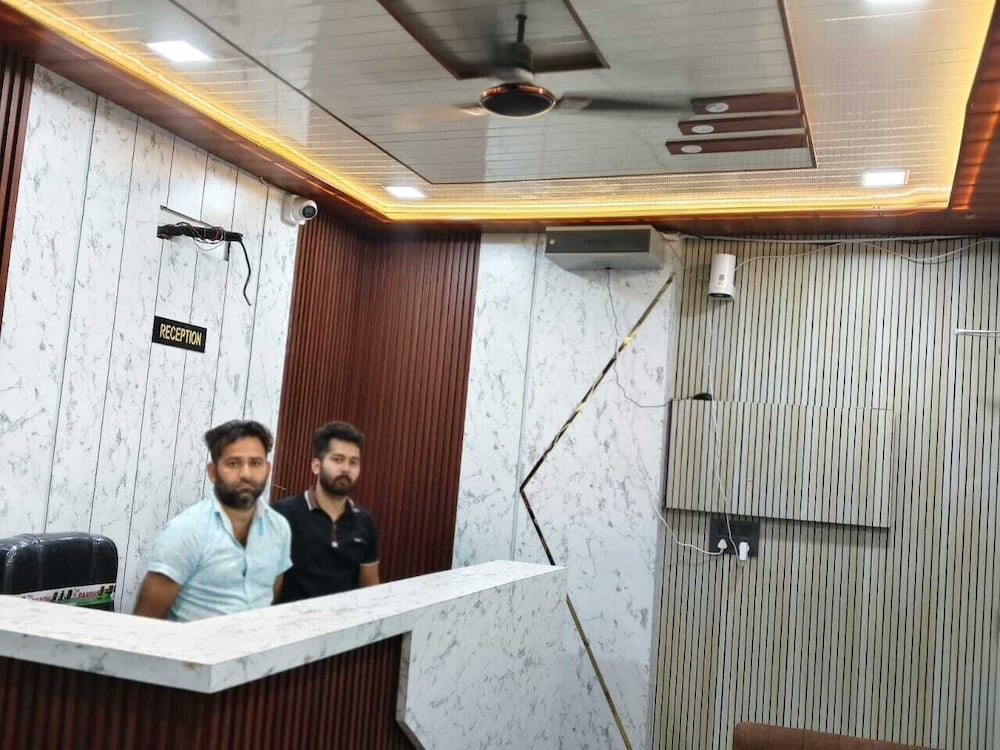 Krishna Residency By Vrindavan Stays - last minute hotel in Mathura