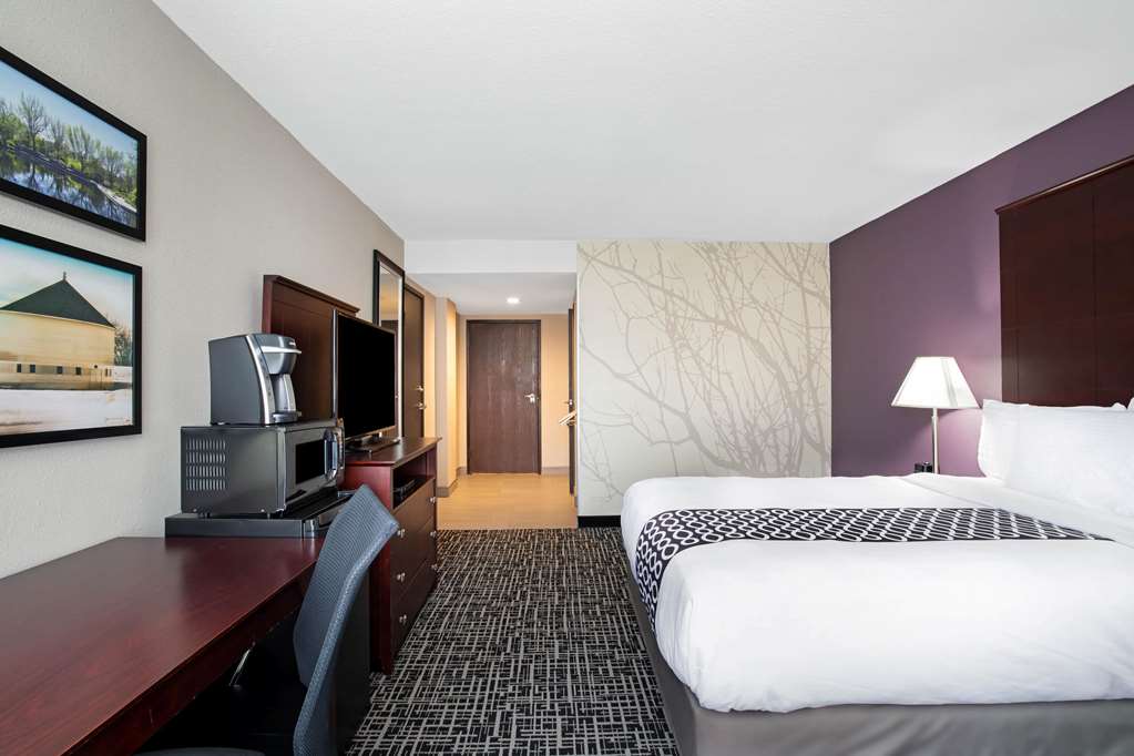 La Quinta Inn & Suites by Wyndham Denver Aurora Medical - photo 19