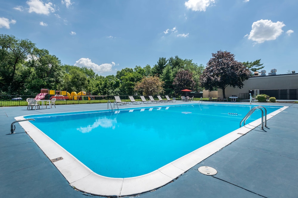 Ramada Levittown Bucks County - last minute hotel in Levittown